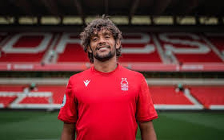 Com um jogo a menos, City depende só de si para ser campeão inglês