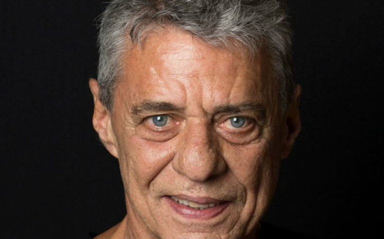 Chico Buarque lança música inédita após seis anos
