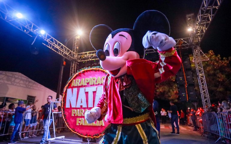 Noites mágicas: Natal para toda família reúne famílias no Bosque das Arapiracas