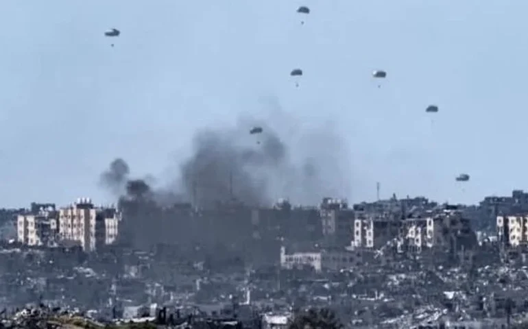 Ajuda humanitária lançada do céu deixa ao menos cinco mortos em Gaza, diz rede americana
