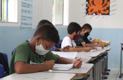 Projeto 'Escritores Nascem na Escola' incentiva alunos em produções textuais para Olimpíada 