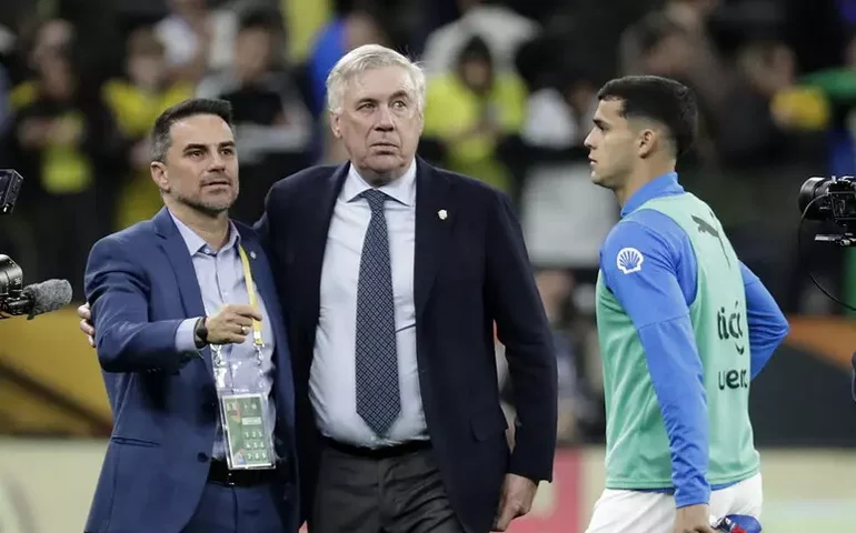 'Sou italiano', diz Ancelotti após melhora da defesa brasileira