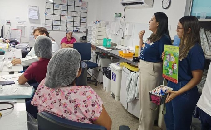 Equipe do SCIRAS orientou profissionais e usuários sobre a técnica correta de higiene das mãos