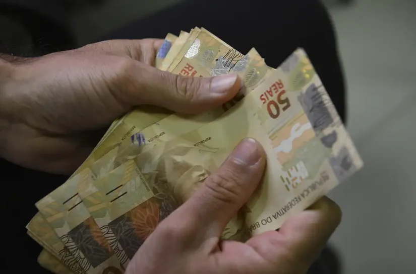 Proposta do Orçamento de 2026 prevê salário mínimo de R$ 1.631
