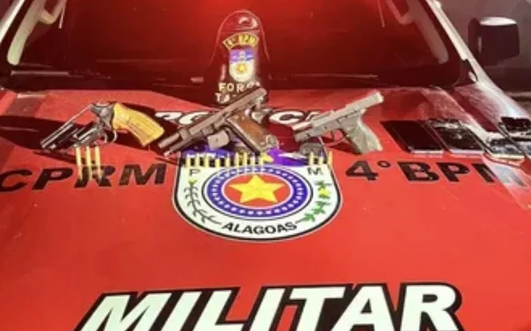 PM prende quatro suspeitos do Comando Vermelho após denúncia de tiros em Maceió