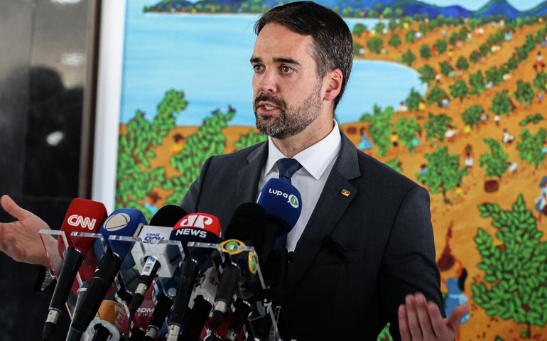 Eduardo Leite comenta saída de Ratinho Junior da disputa presidencial de 2026: 'Respeito e admiração'