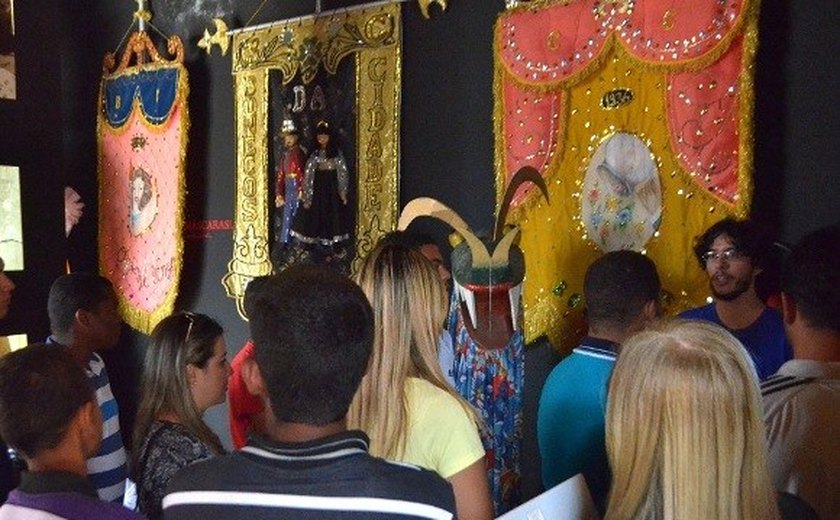 Socioeducandos visitam Museu Théo Brandão e se aproximam da cultura