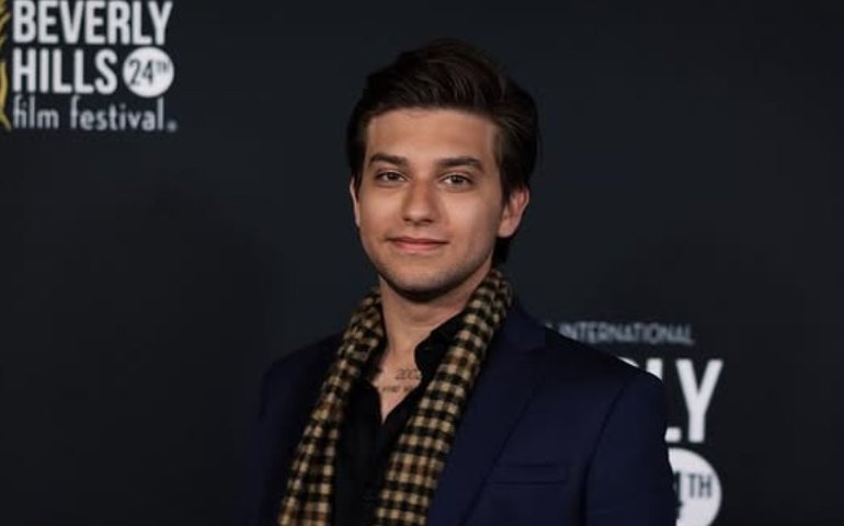 Promessa de Hollywood, Pietro Krauss anuncia fim do noivado com Sophia Valverde