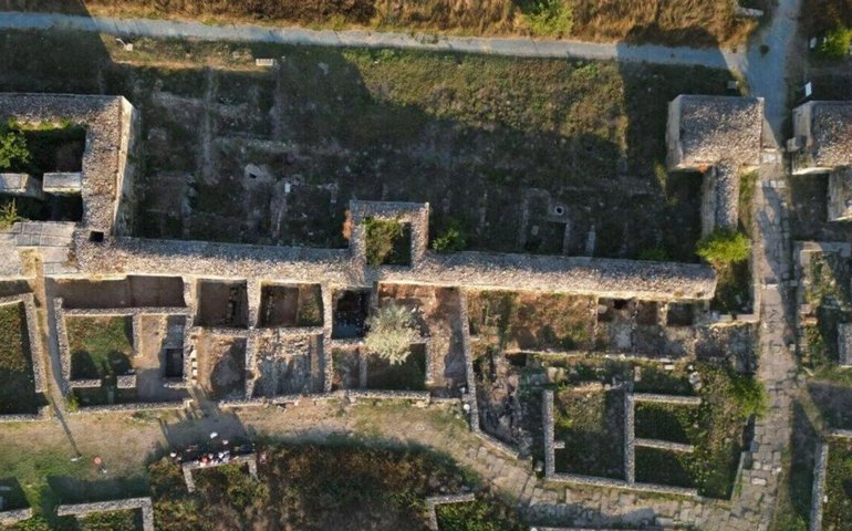 Camafeu romano finamente esculpido é encontrado em Hallstatt, na Áustria