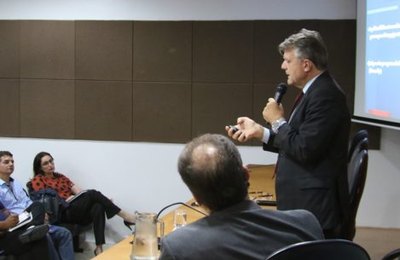 Professor diz que emendas parlamentares também precisam de prioridades