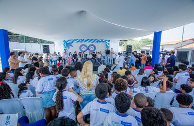 Paulo Dantas lança programa que realiza exames de vista e doa óculos para estudantes da rede