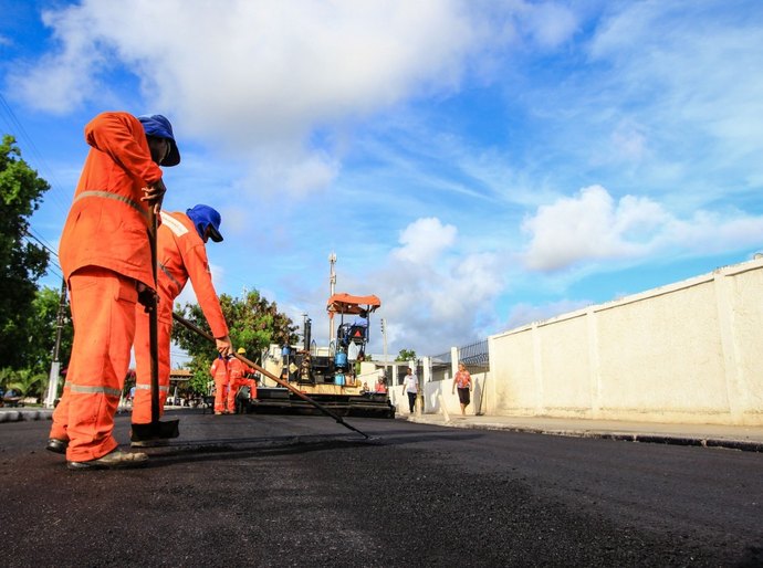 Prefeitura de Maceió executa obras de pavimentação na Serraria