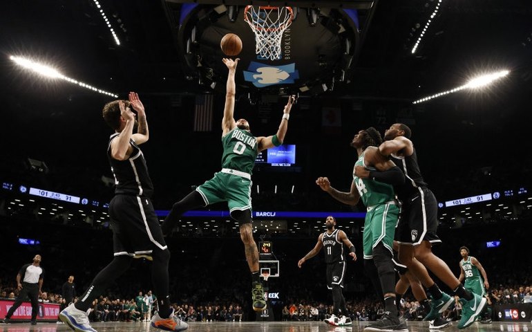 Boston Celtics vence Brooklyn Nets em jogo de líderes e disparam na NBA