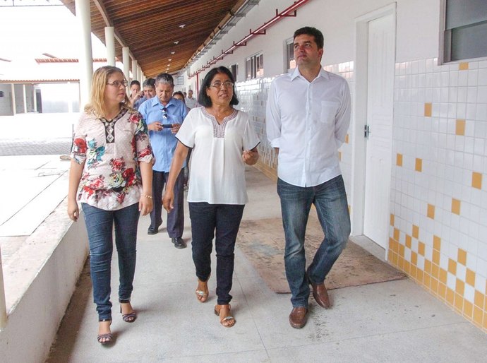 Escola Corintho da Paz: Rui vistoria conclusão da reforma