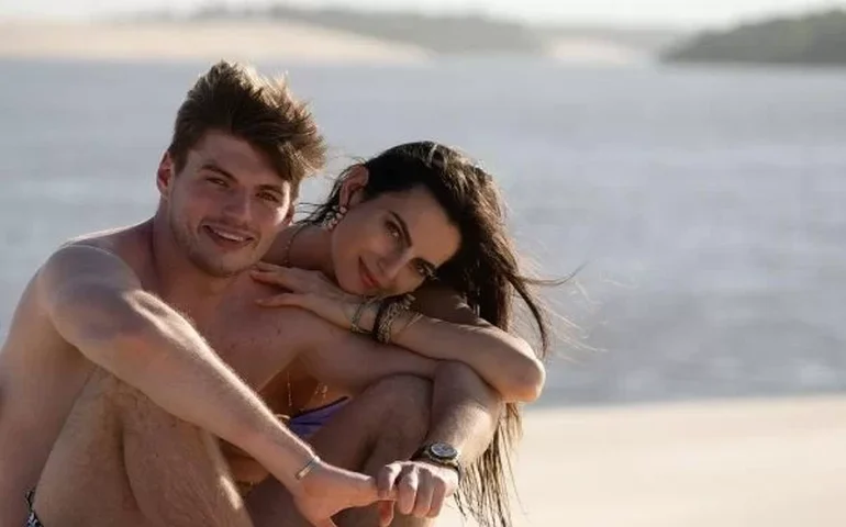 Kelly Piquet abre álbum de fotos de viagem com Max Verstappen e filha