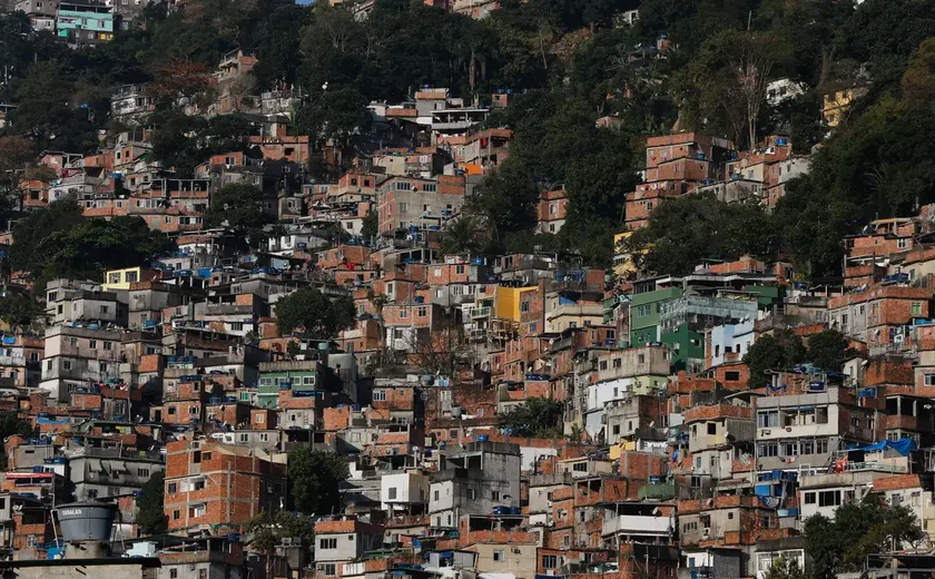 Cerca de 16,4 milhões moravam em favelas e comunidades urbanas em 2022