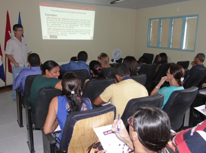 Seduc auxilia escolas sobre prestação de contas de recursos repassados