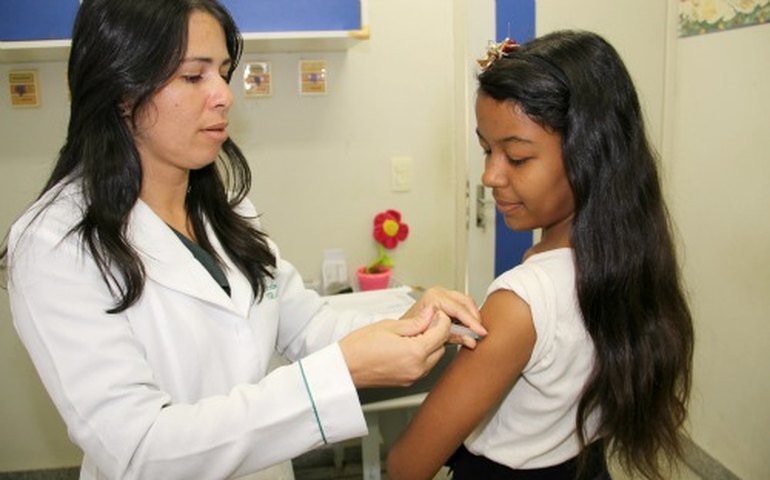 Arapiraca já vacinou mais de 52% das meninas contra HPV