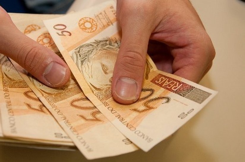 Renan Filho antecipa pagamento do décimo terceiro