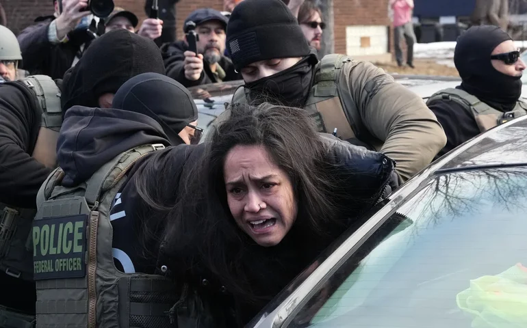 Ainda não há decisão judicial imediata sobre o pedido para interromper a repressão à imigração em Minnesota.