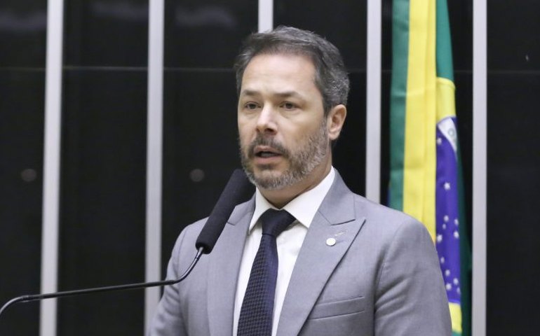 Comissão aprova desconto na conta de luz para pessoas em tratamento de câncer