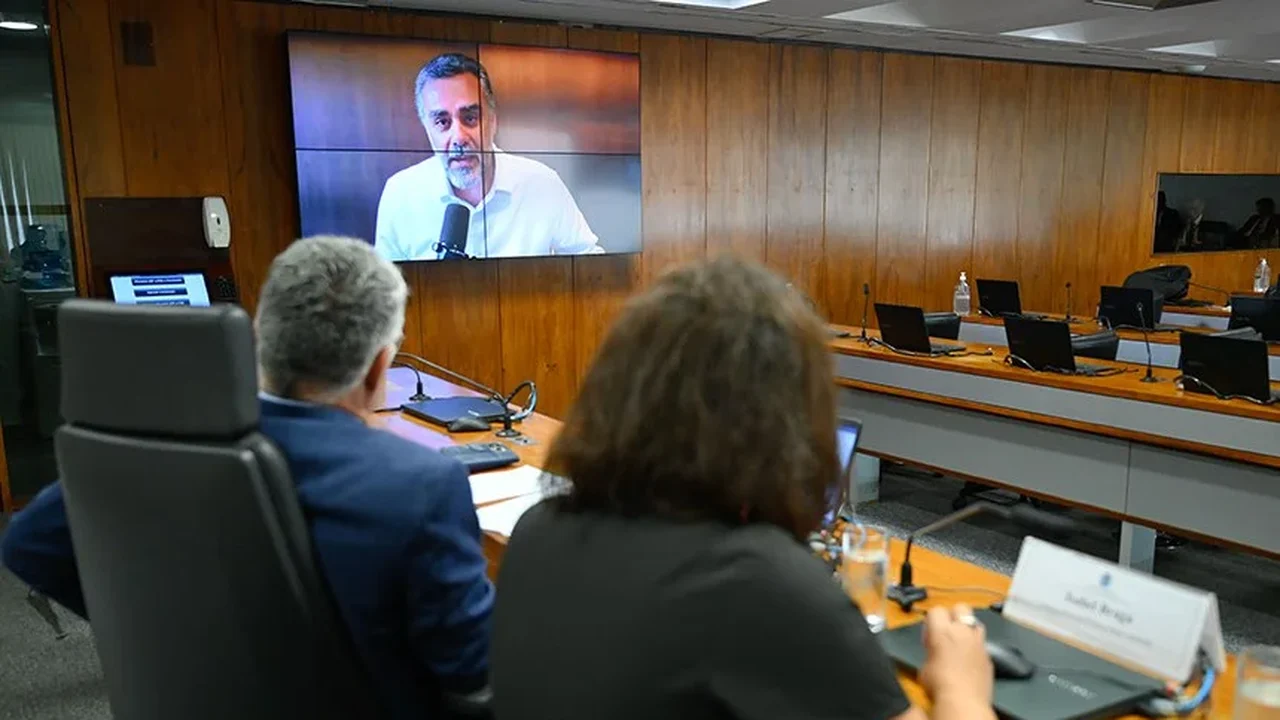 Debate aponta riscos em projeto que criminaliza informação falsa sobre vacinas