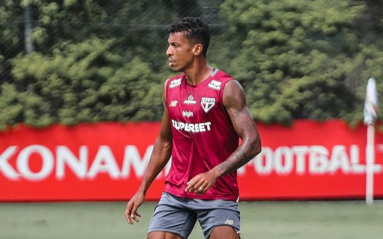 Luiz Gustavo recebe alta, mas fica 10 dias em repouso no São Paulo tratando do tromboembolismo