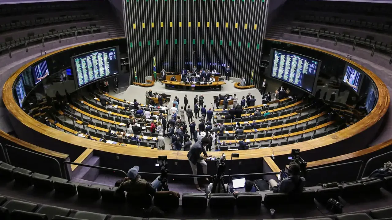 Câmara inicia análise de projeto sobre exploração de minerais críticos