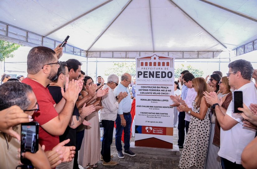Prefeito Ronaldo Lopes revitaliza espaço público e homenageia enfermeiro penedense Antônio Melo