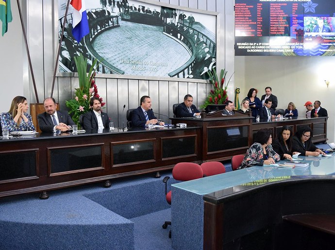 Deputados sabatinam candidato a conselheiro do Tribunal de Contas