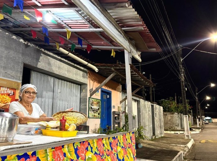 Moradores do Conjunto Graciliano Ramos comemoram nova iluminação 100% em LED