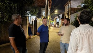 Léo Loureiro ouviu demandas dos moradores da Grota do Cigano