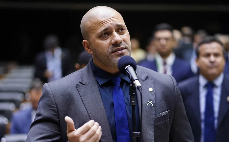 Hacker diz que Bolsonaro pediu ação contra urnas e prometeu indulto como o de Daniel Silveira
