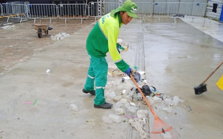 Ações de limpeza urbana garantem conforto ao público do São João Massayó no Polo Benedito Bentes