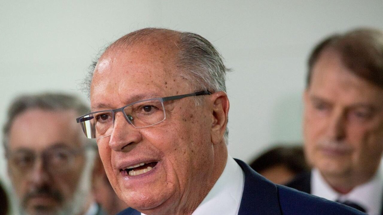 Alckmin anuncia plano para socorrer exportadores atingidos por tarifa de 50% dos EUA