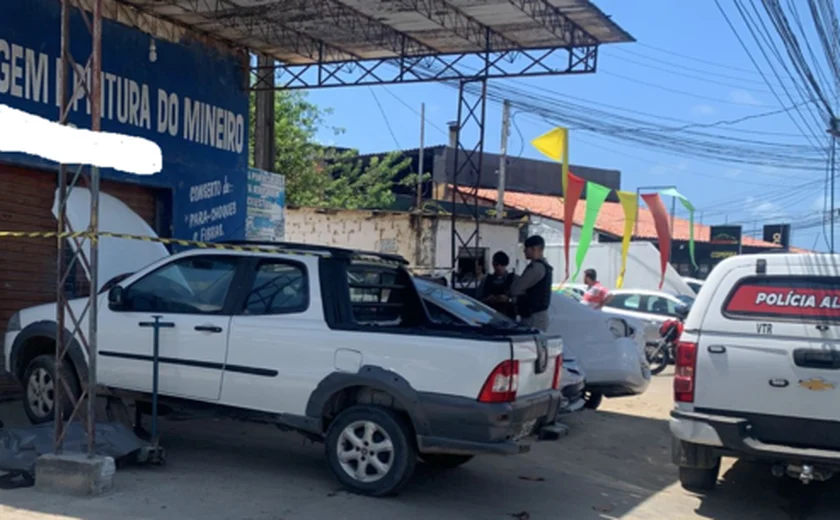 Mulher que matou companheiro na frente de oficina presta depoimento à Polícia e é liberada