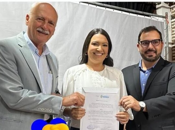 Em Quebrangulo, prefeito e seu vice comandam posse de novos servidores aprovados no concurso público