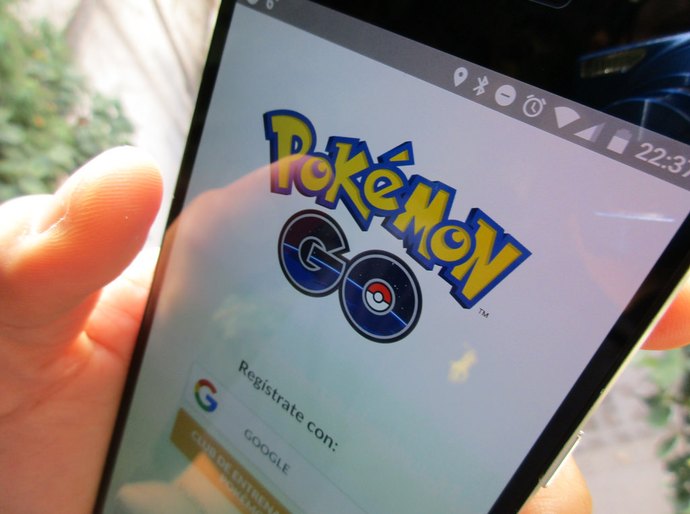 Entenda os cuidados necessários para jogar Pokémon Go em vias públicas