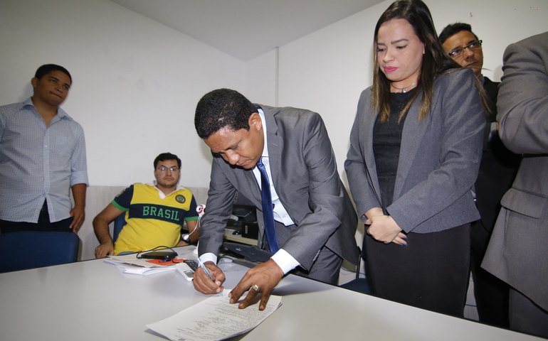 Prefeitura assina convênio para abertura de bolsa estágio, em Palmeira dos Índios
