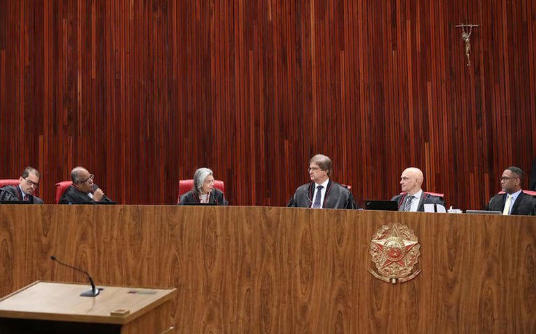 TSE retoma julgamento que pode deixar Bolsonaro inelegível