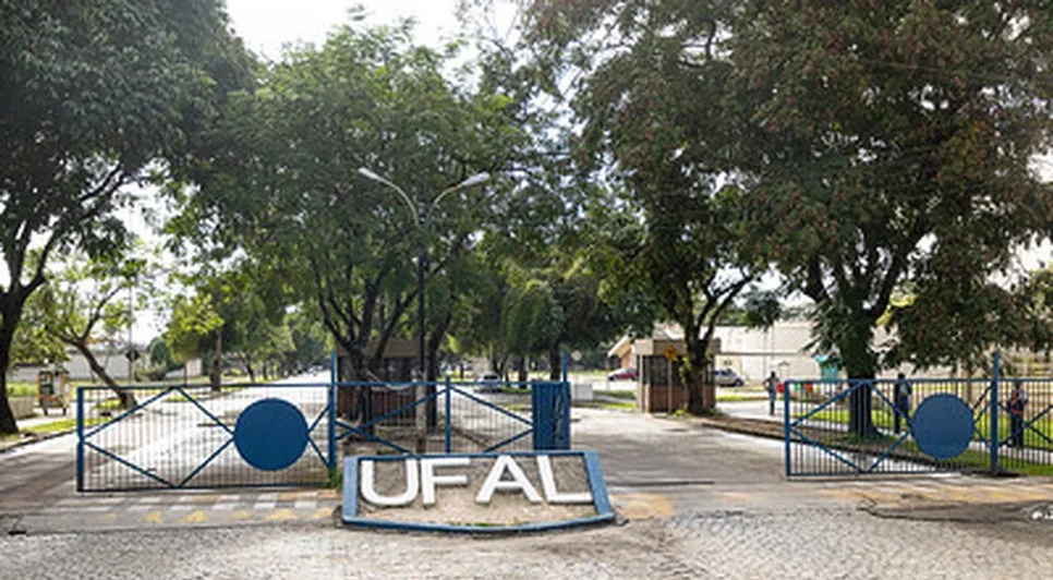 Ufal suspendeu aulas presenciais do curso de Direito após caso de meningite - Foto: Reprodução