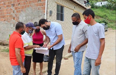 Prefeito de Santana do Mundaú vistoria andamento das obras do Programa Minha Cidade Linda