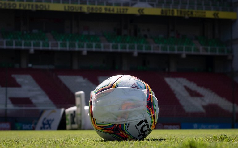 Governo britânico negocia retorno das competições com entidades esportivas