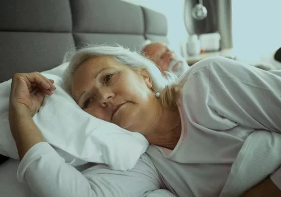 Insônia na menopausa: entenda por que a qualidade do sono é afetada