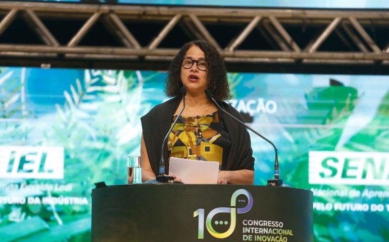 Indústria é o motor da soberania produtiva, diz ministra da Ciência