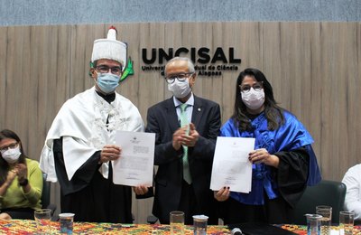 Durante posse, reitor e vice-reitora da Uncisal anunciam a ampliação física da universidade