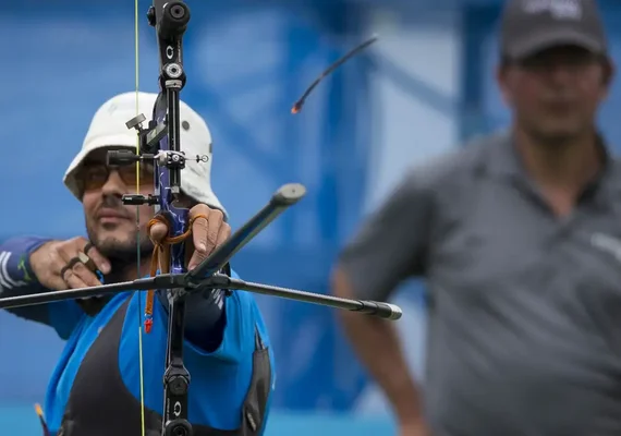 Luciano Rezende garante vaga no tiro com arco