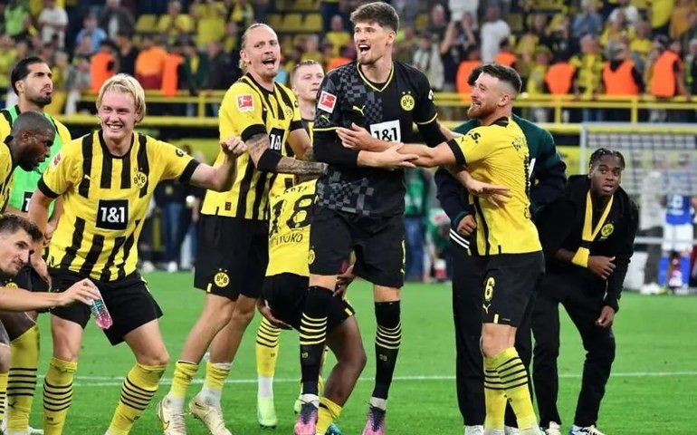 Borussia Dortmund ganha terceiro jogo por 1 a 0 e dorme na liderança do Alemão