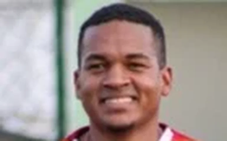 Lateral do CSE anuncia aposentadoria por lesão em meio à pré-temporada; clube aguarda reforços