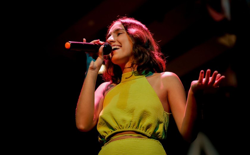 Bossa Nova invade Arapiraca com o show As Cores da Bossa por Duda Maia